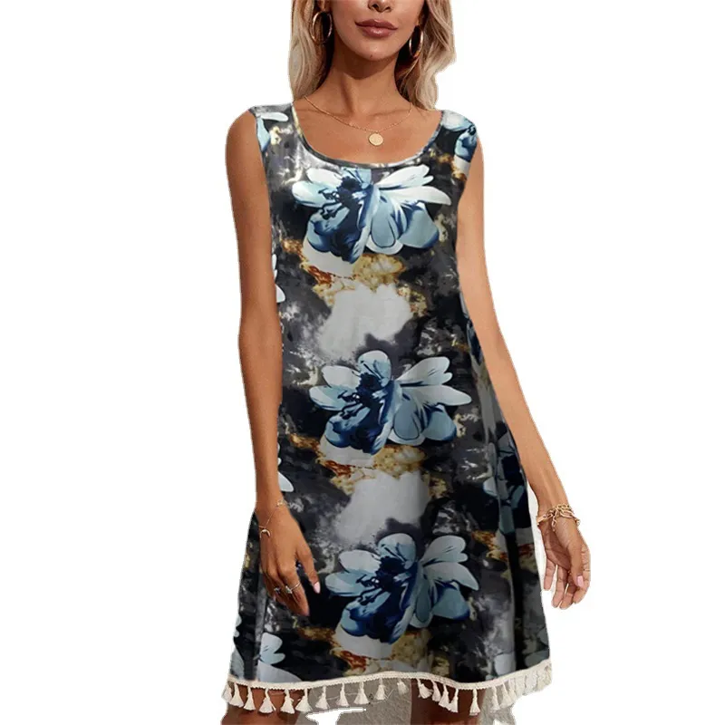 Sommer-Freizeitkleid für Damen. Loses, ärmelloses Printkleid mit Quasten