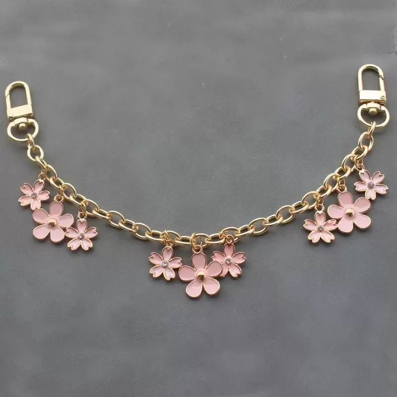 Designer Keychain Bag Charm Chain KeyChain for Women Pink Flower Pendant Decoration Accessory Metal Buckle Ring Birthday Present Keychains