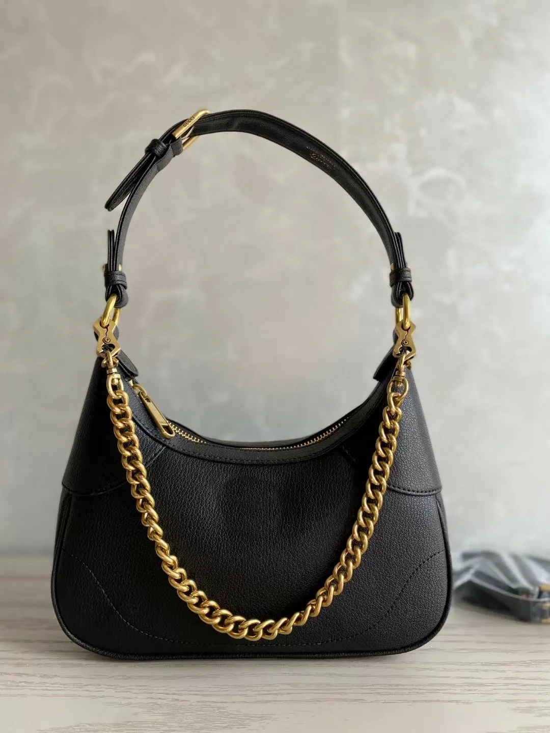 2023 Double G's Fashion Purse Baguette Bags Designer Aphrodite Series Petits sacs à bandoulière en forme de croissant Noir Doux Cuir de veau véritable Zipper Gold Hardware Sacs à main