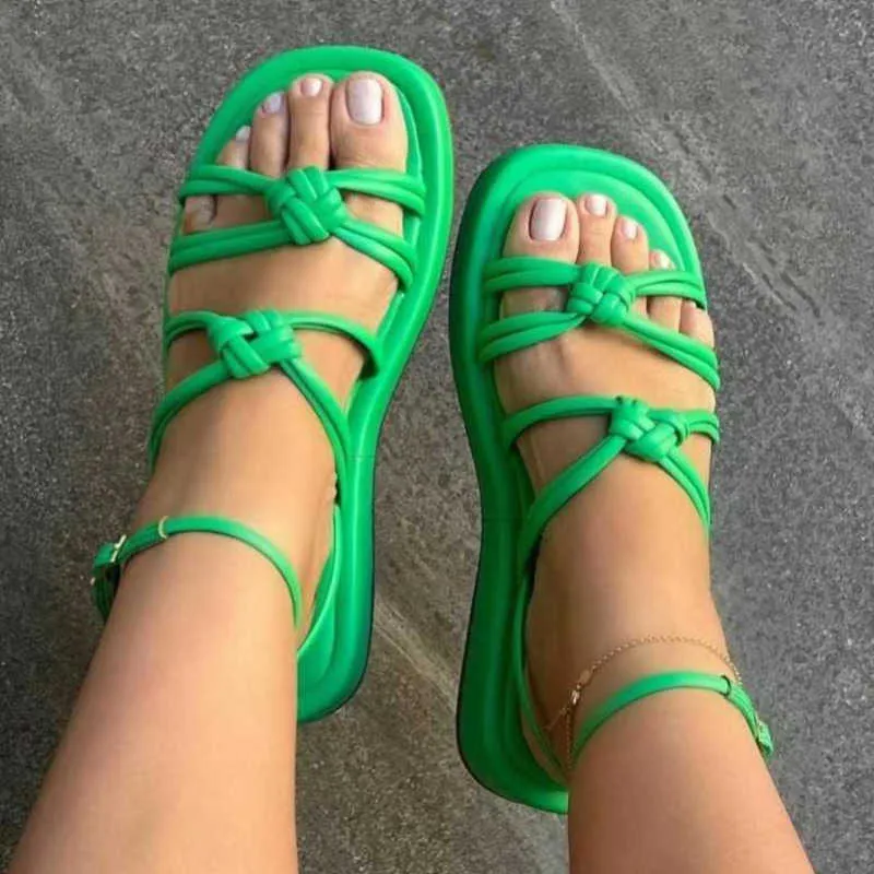 2023 Summer Women Sandals New Designer Slides Round Toe Thick Sole Simple Slippers Fashion Large Beach Shoes