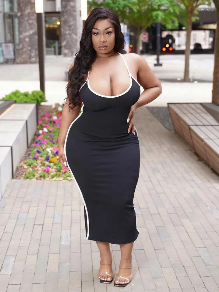 Robe dos nu grande taille sale