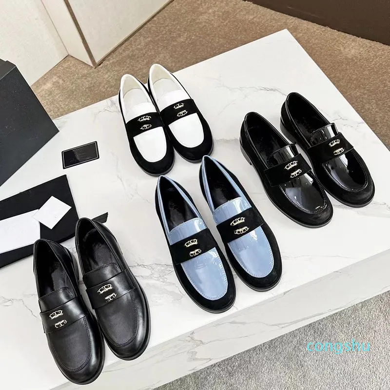 2023 Four Seasons Lazy Loafers British Sandals Womens Designer Luxury 100% 가죽 레트로 얕은 캐주얼 슬립 온 Sandal Ladys 패션 라운드 헤드 콩 신발