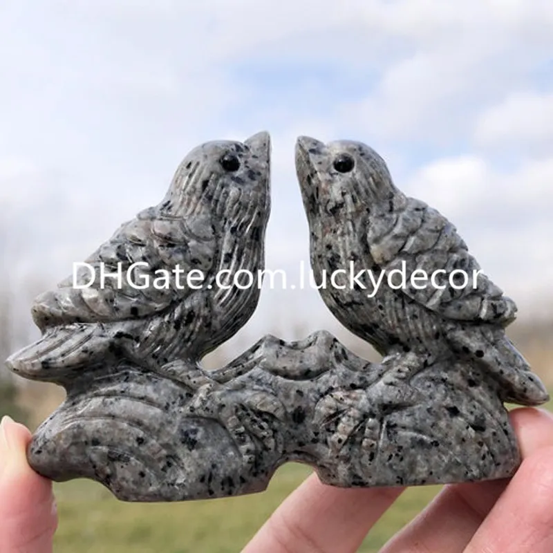 天然のYooperlite鳥の彫刻家の装飾手彫りの炎の石石の蛍光ソーダライトヒーリングラバライト宝石輝く岩クォーツクリスタル動物造形図