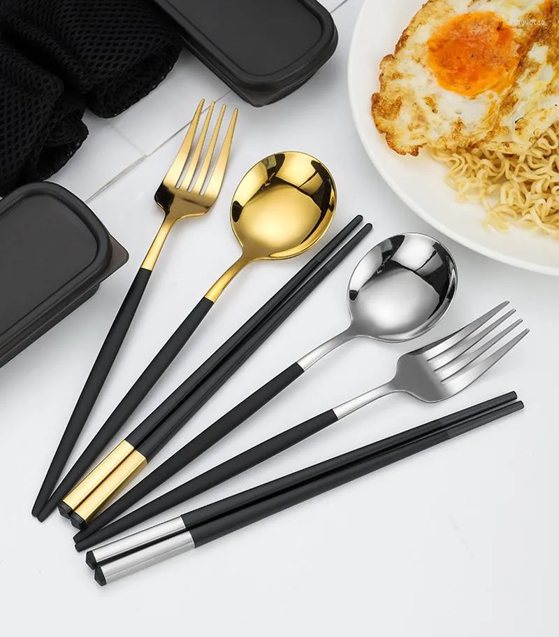 Set di stoviglie 3PC Stoviglie di fascia alta Cucchiaio per studenti Bacchette Forchetta Posate con scatola Utensili per la cena per uso domestico Set in acciaio inossidabile