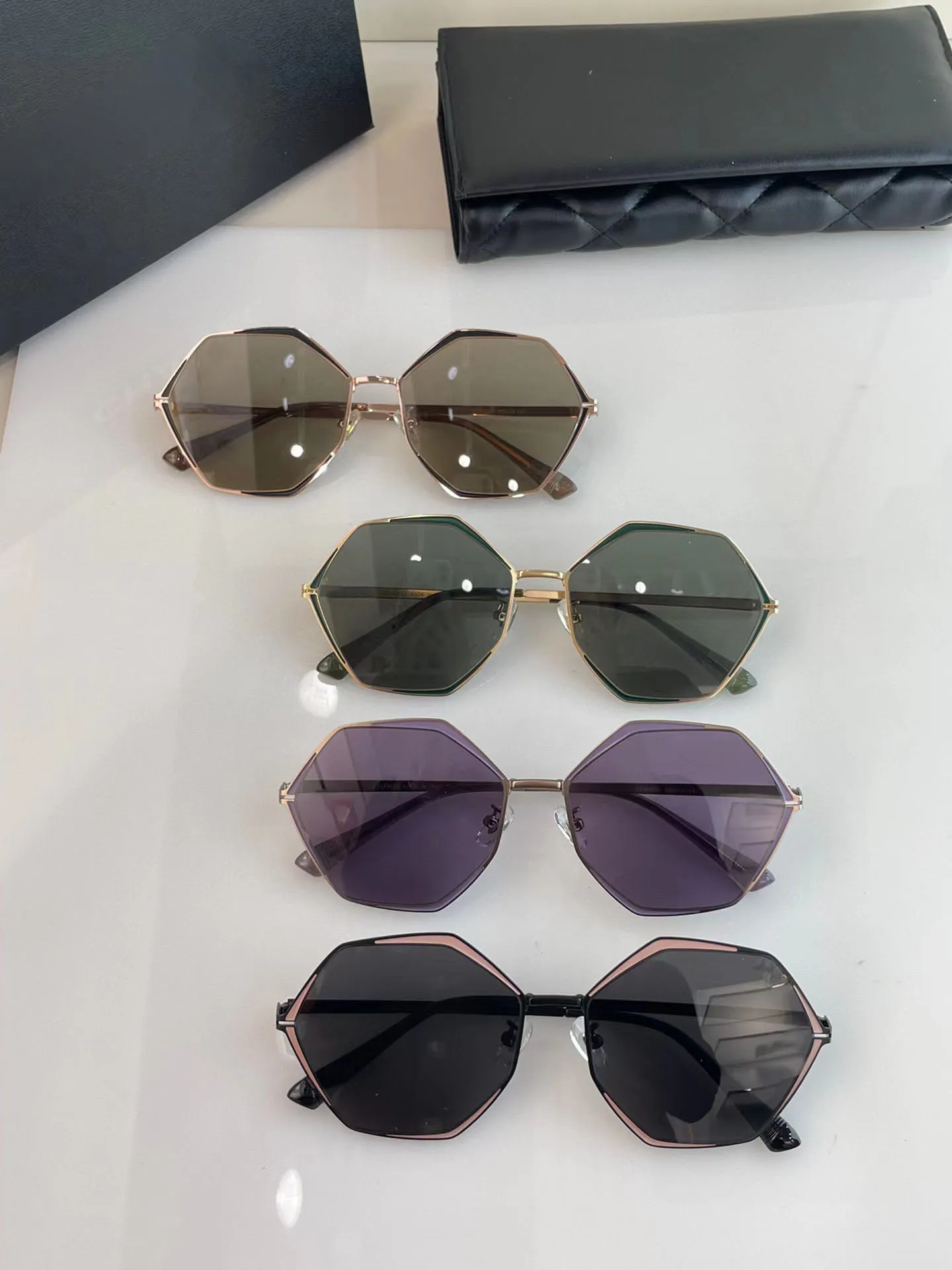M￤nner Sonnenbrillen f￼r Frauen neueste Verkauf von Mode -Brillen Mens Sonnenbrille Gafas de Sol Glass UV400 Objektiv mit zuf￤lliger Matching Box 8030