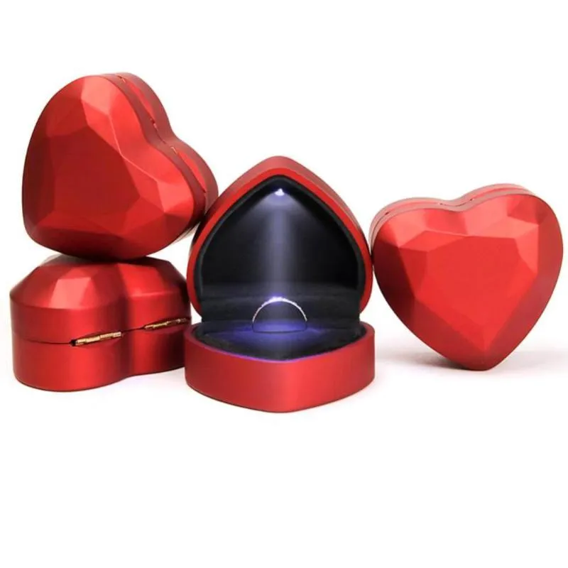 Mücevher Torbaları Kutu Kalp Şekleli LED Hafif Alyans Tutucu Teklif Band Depolama Vaka Doğum Güvencesi Çantaları