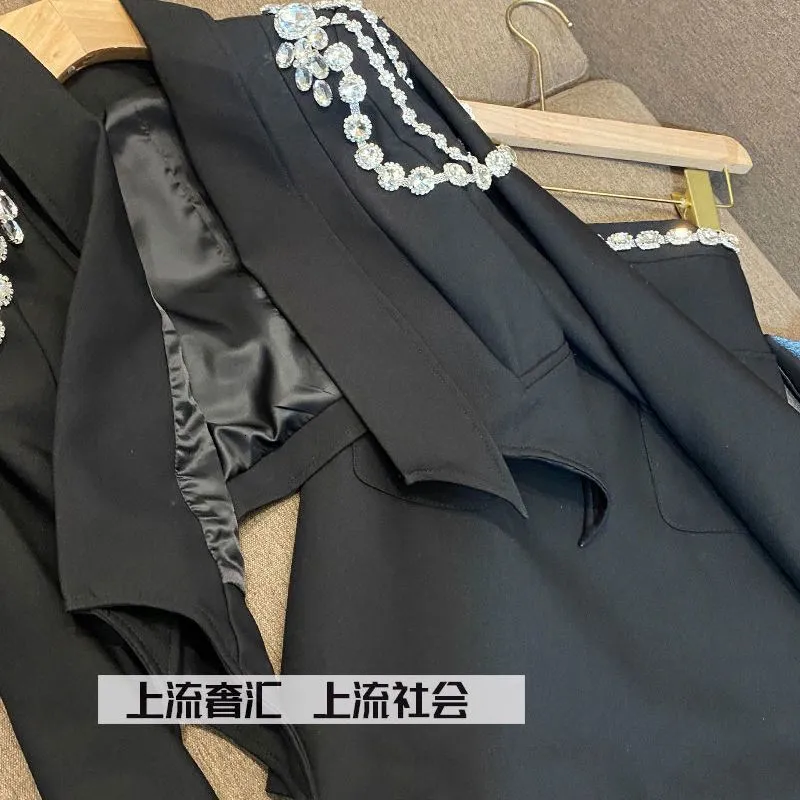 Chanel - Ensemble veste et jupe en tweed rose multicolore sur