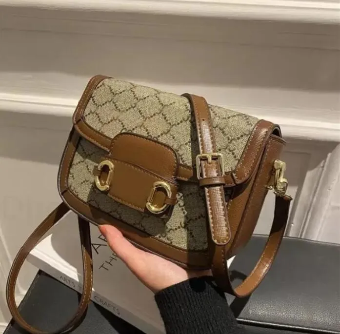 2023 Mooie hoge kwaliteit luxe ontwerpers schoudertassen 21 cm handtas Messenger dames bakken mode vintage handtassen bedrukte bloem mode crossbody clutch 668