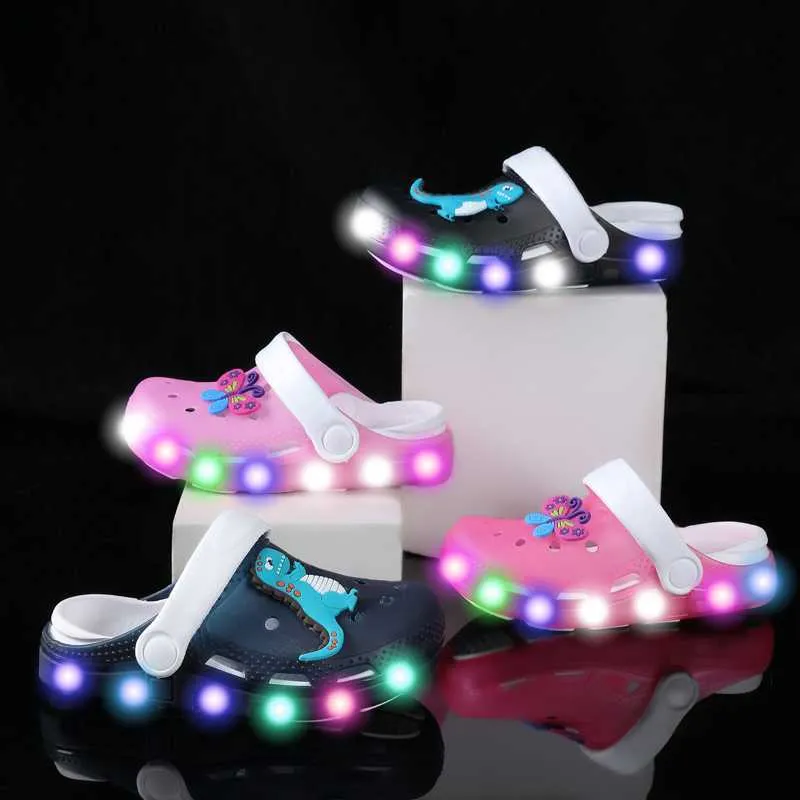 Pantoufle Enfants Coloré LED Glow Sandales Casual Enfants Chaussures Mignon Dinosaure Papillon Léger Antidérapant Été Jardin Plage Pantoufles W0217