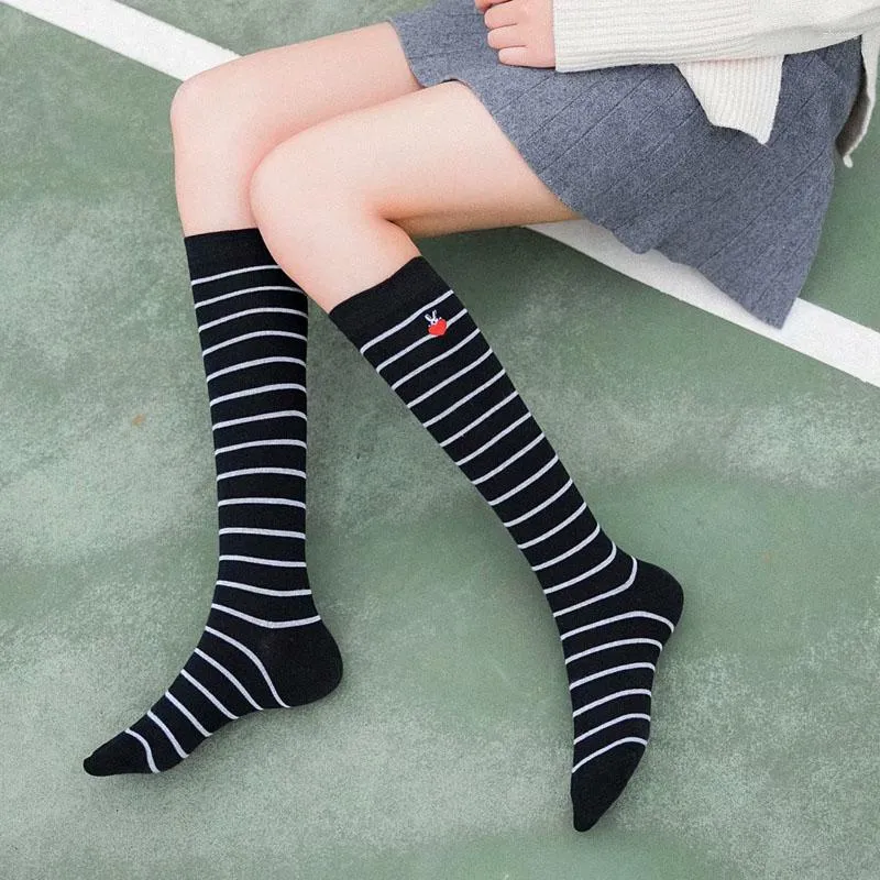 Femmes chaussettes pur coton rayé sur le genou femmes coréen collège Style genou-longueur tout match amour dessin animé bas