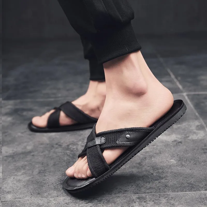 Tofflor män sandles sandaler för män 2023 man sommarstrand vietnam idrottsmän skor vandring ihåliga gladiator skileesslippare