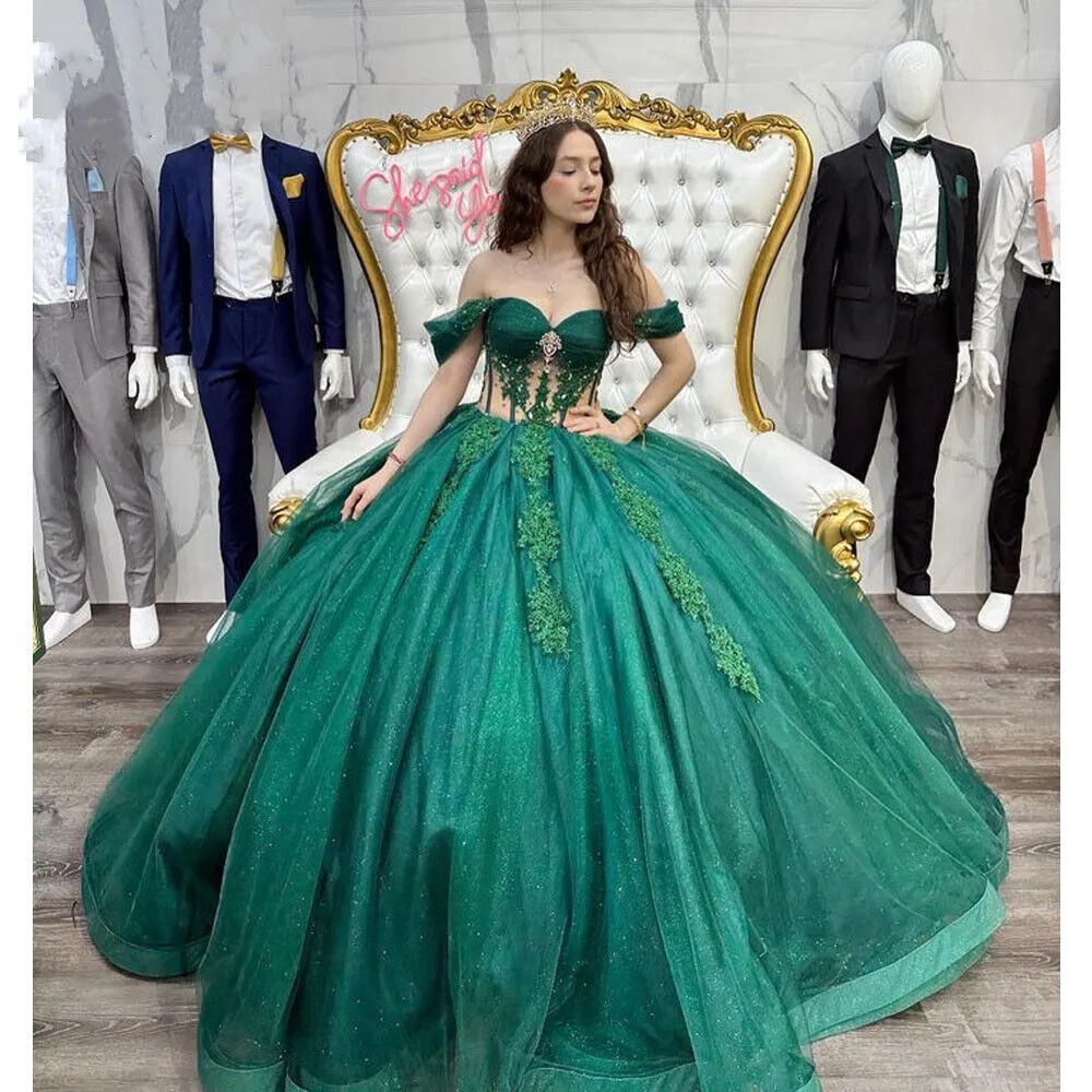 Vacker Green Vestido de Quinceanera kl￤nningar 15 anos prinsessa off axelboll kl￤nning vestidos para quinceanera baratos 2023 xv spetrockar de bal prom party kl￤nningar