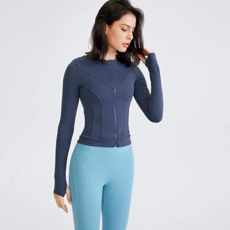 Chemises actives Chemise de yoga pour femmes Sports Haut court à manches longues avec trous pour les pouces Séchage rapide Séchage court Séance d'entraînement Vêtements de gymnastique athlétique