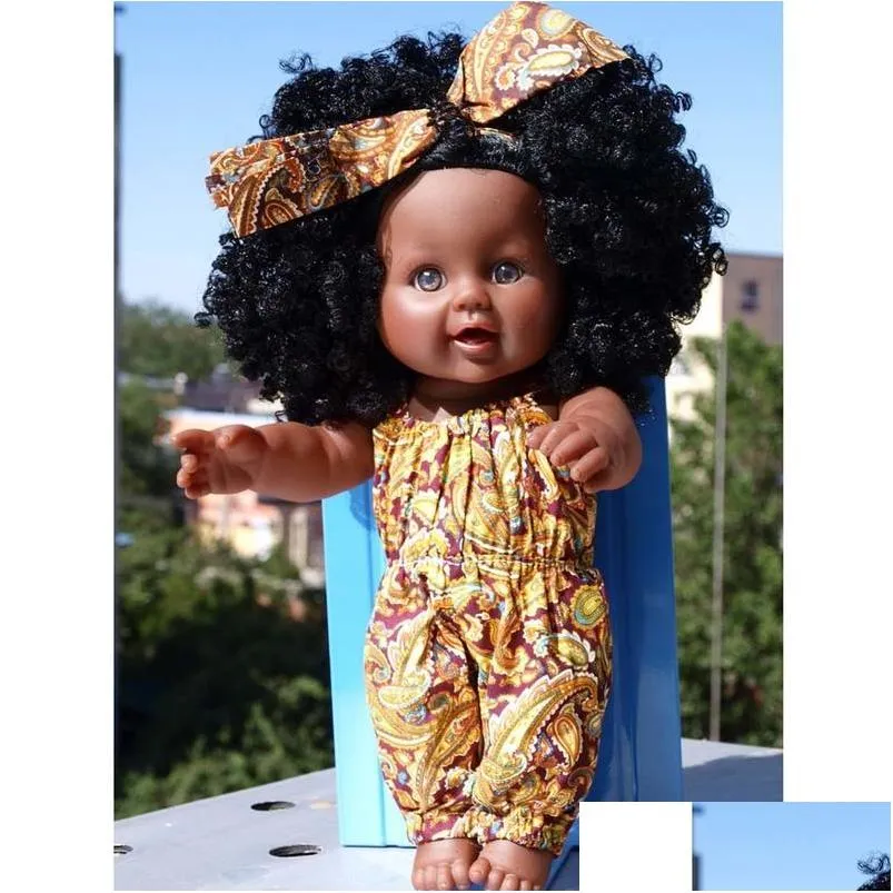 Dolls 12 polegadas Afro -americanas bonecas pretas figuras de menina com a banda de cabe￧a Orange Rompers tocam para crian￧as Presente Perfeito 220329 Drop Deli DHJED