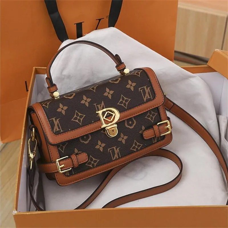 Top Qualitys Luxurys Designers Shoulder Bags Evening Bag Cross Body Leather Patchwork Men Women Designer Handbags Fashion Bag Walle From SG 46.55 DHgate