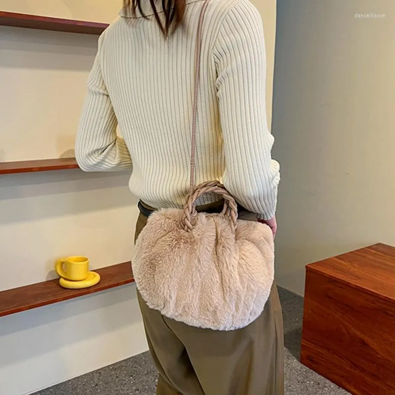 Bolsas de cosméticos, Bolso peludo suave, bolso de felpa de nicho, bandolera portátil para mujer, moda de otoño e invierno, Bolsa de hombro para mujer