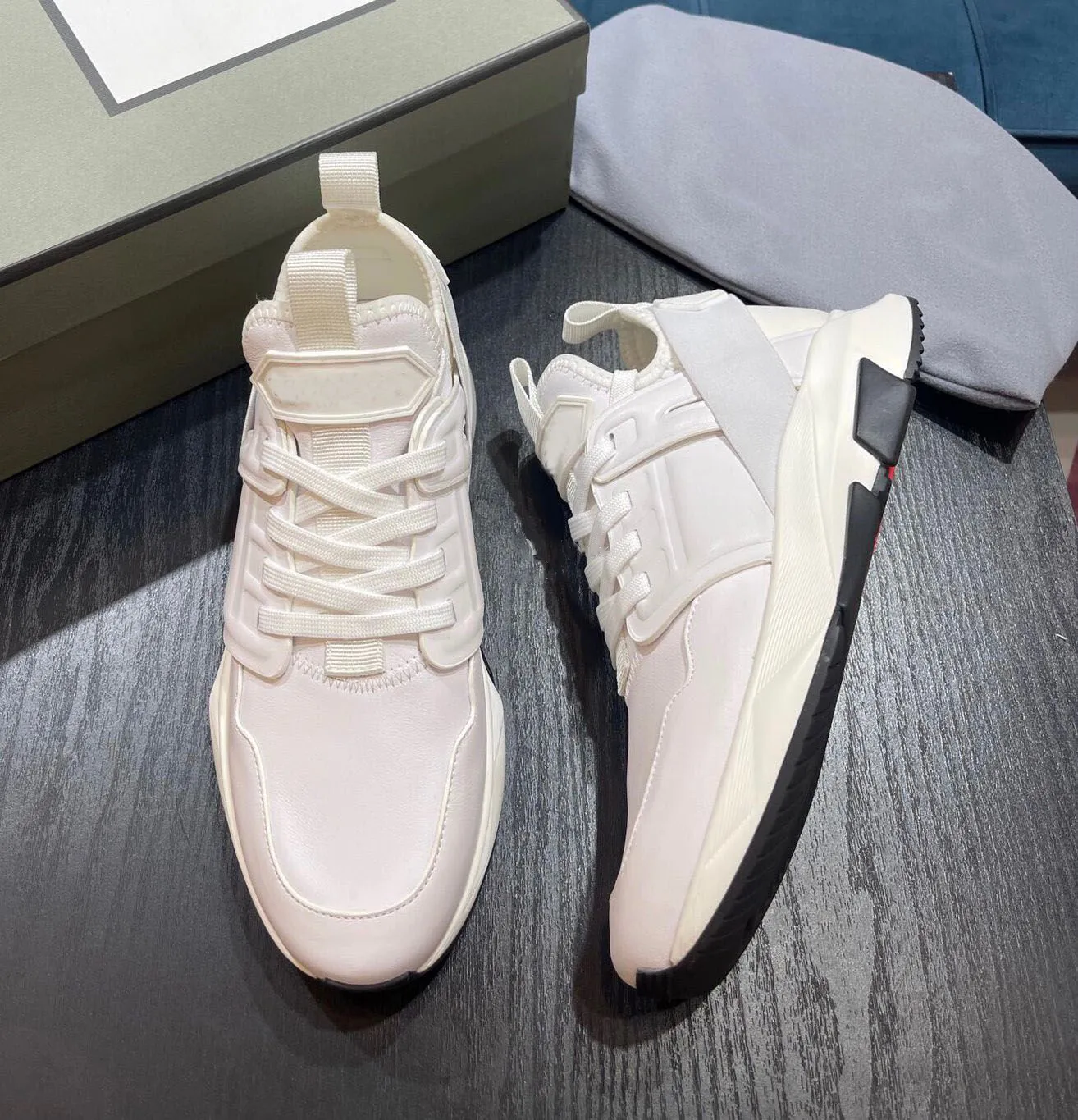 White Sneakers Popular Men's Shoes Right Now Men's White