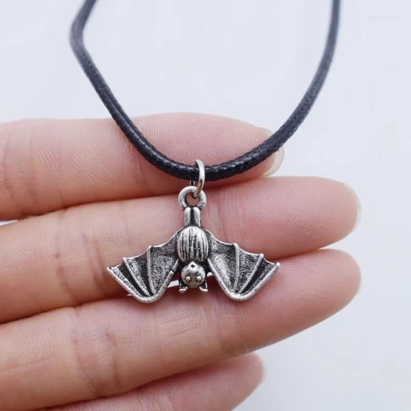 Pendant Necklaces Fashion Vintage Gothic Vampire Flying Bat Necklace Halloween Hip Hop Chocker Gifts