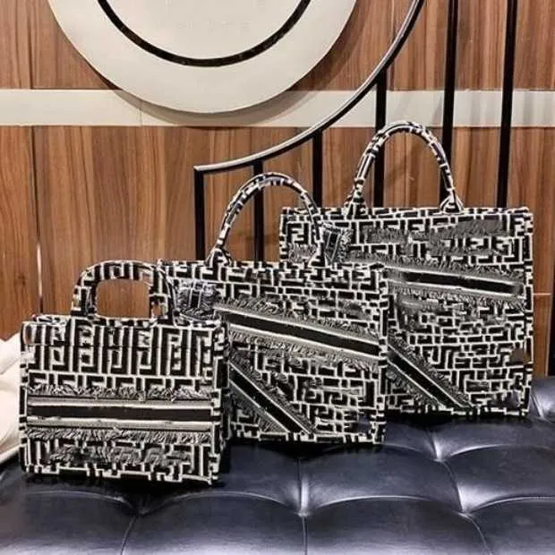 Bolsas de grife de marca de luxo bolsa de ombro transversal bolsa 2023 nova moda feminina bordado compras lazer grande lona coreana aberta vendas diretas da fábrica