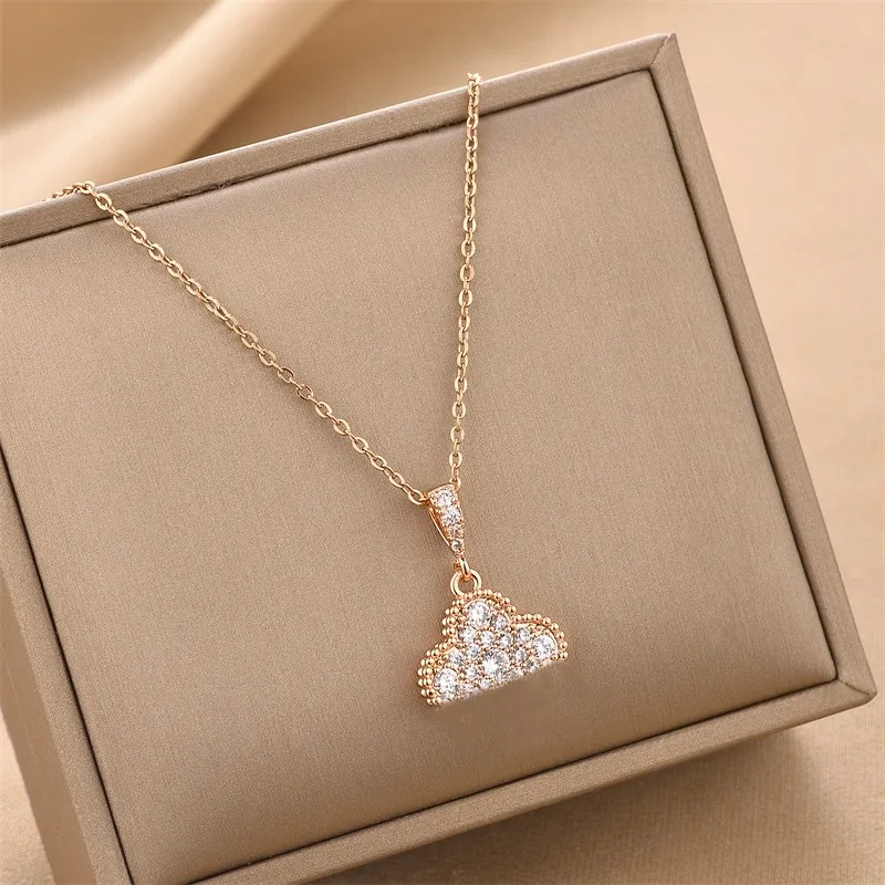 four leaf clover necklace womens designer jewelry chains love tennis clovers luxury diamond flower necklaces 18K gold plated crystal chain women pendant schmuck