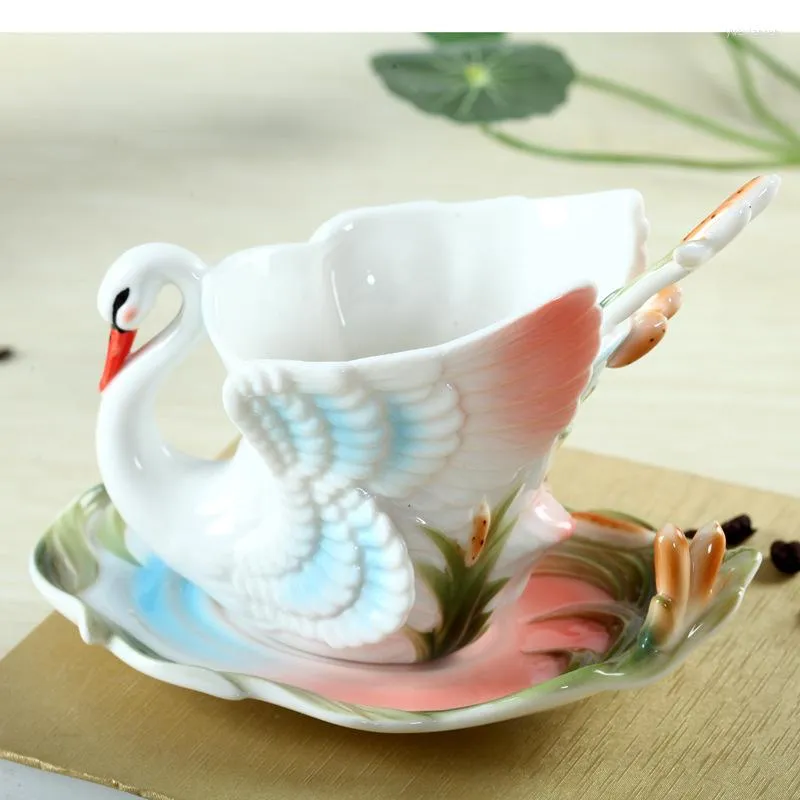 Filiżanki spodki Swan Coffee Cup z łyżkami Enomel Porcelain Kubki śniadani