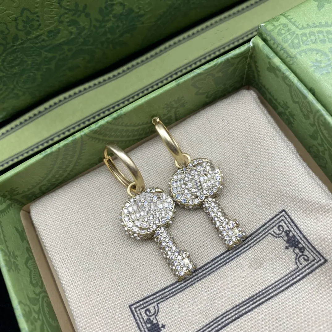 Key Designer Charm Earrings for Women Diamond Letter Earrings Fashion Style Earring Jewelry Supply