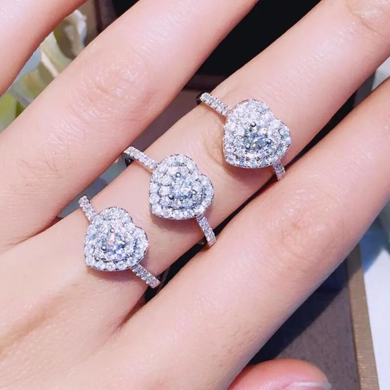 結婚指輪Huitan Bling Heart CZ Engagement Proposal for Lover Girlfriend Classic Trend Eternity Luxury Women Jewelry
