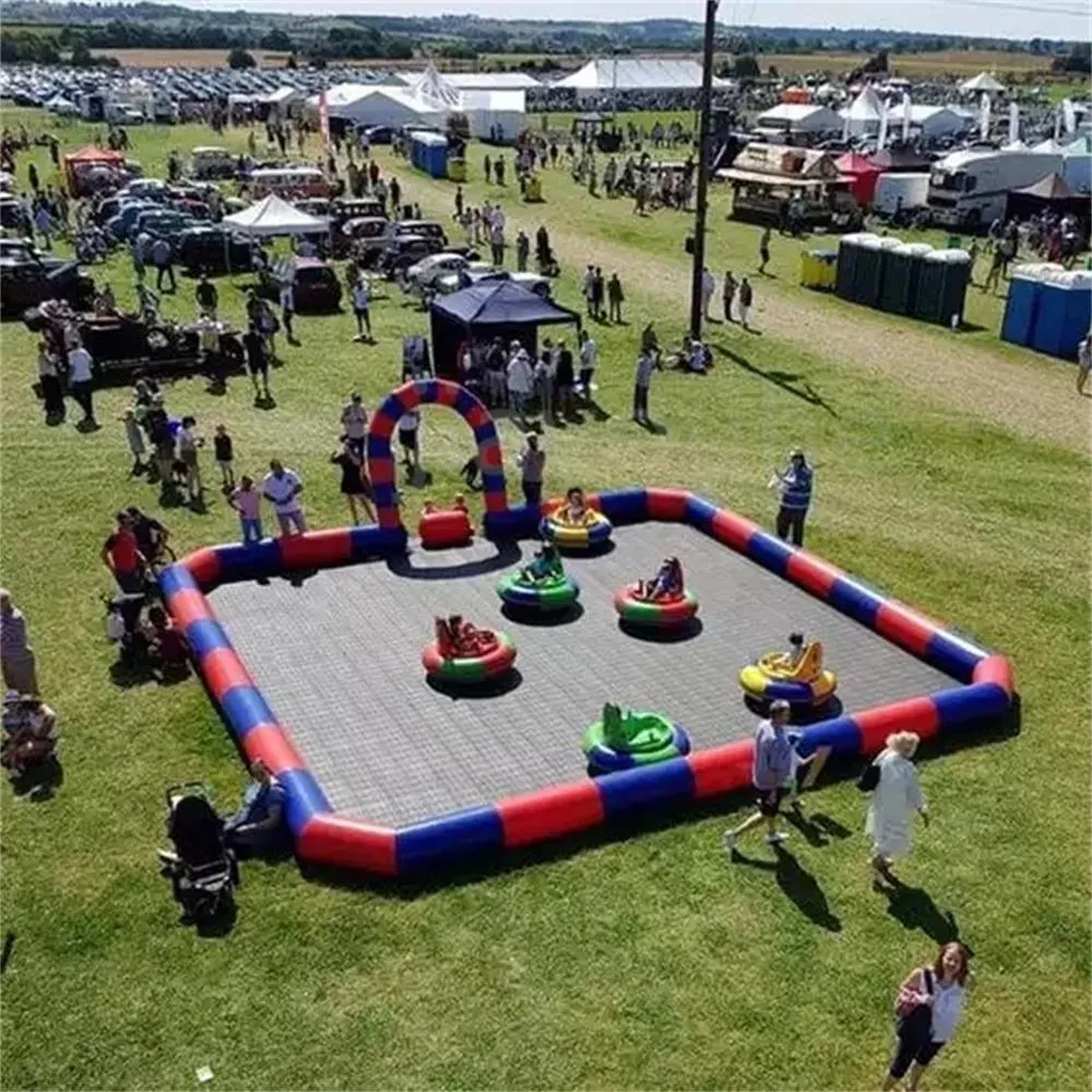 Tiendas de campaña 6x6m Diversión al aire libre Coche de parachoques inflable Go Kart Pista Carrera de parachoques Valla globo en venta