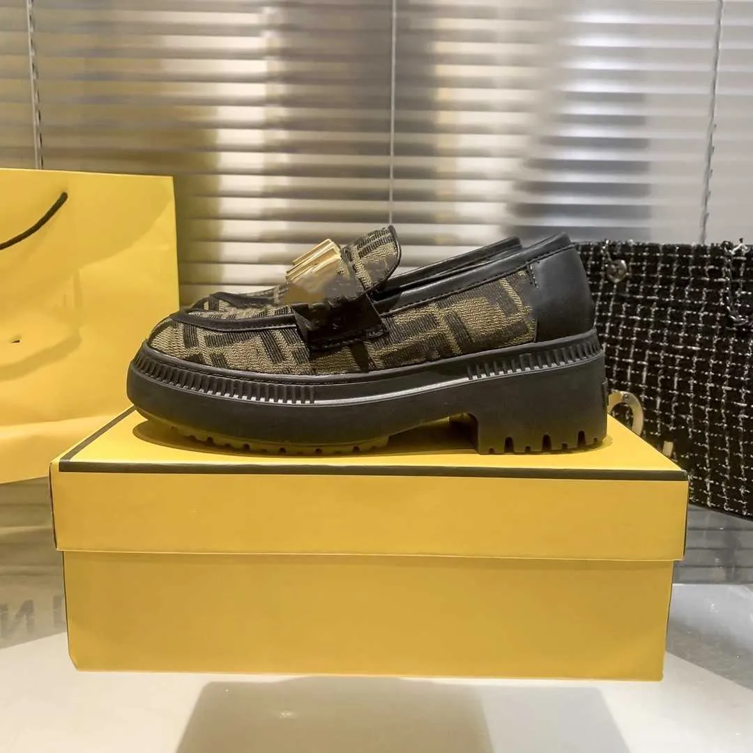 Frauen-Loafer-Schuhe, lässige Turnschuhe, Kleid-Schuhe, Mode, Luxus-Designer, braunes Alphabet, goldene Schnalle, Canvas-Leder-Loafer, flache Marke, schwarze Lack-Gummi-Plattform