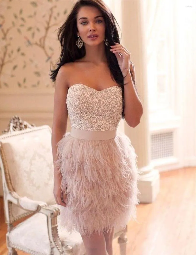 Party Dresses Feather Fur Cocktail Pearls Beaded Top Short Club Wear Mini Homecoming Gowns Strapless Modern Evening