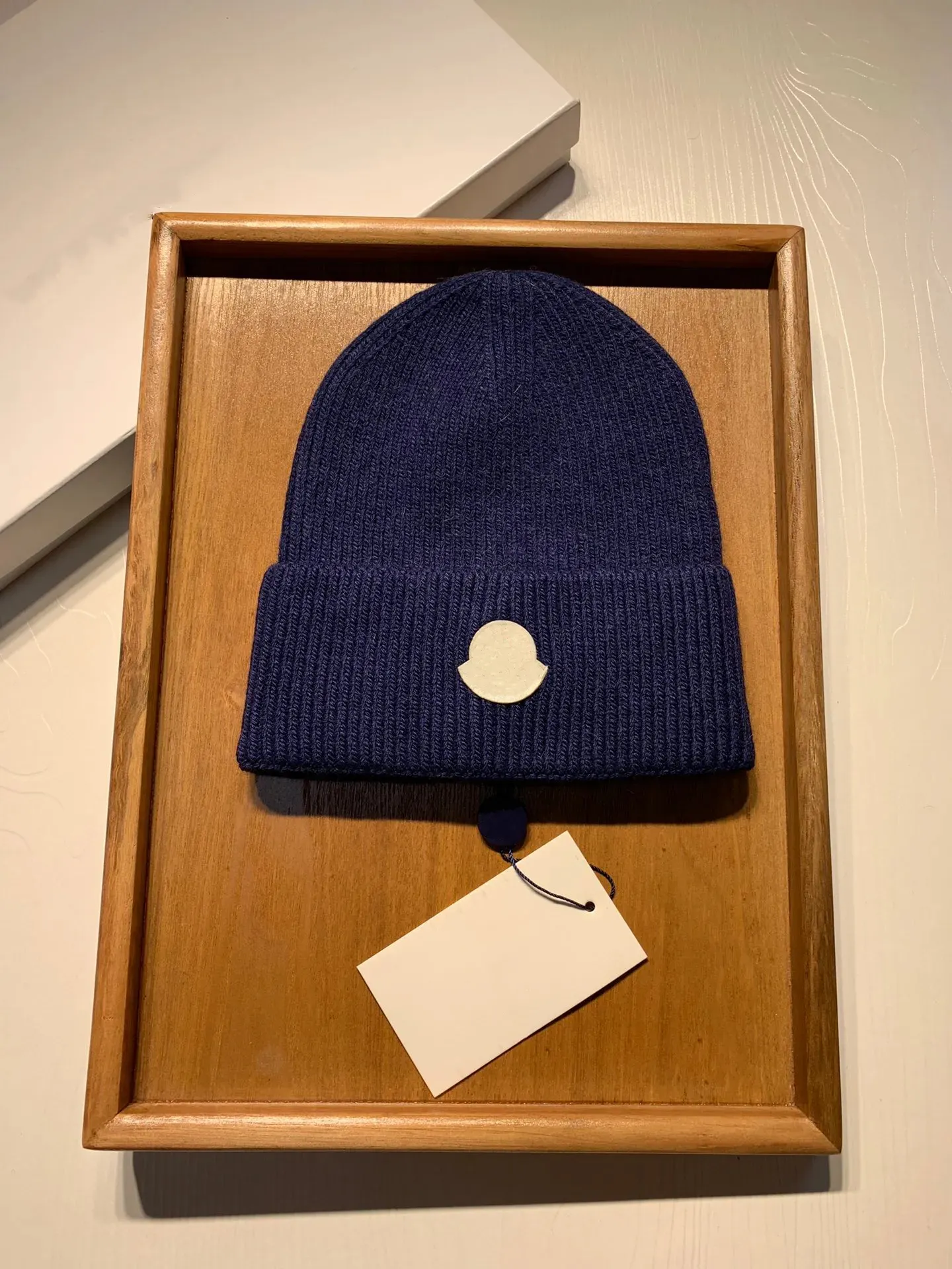2023 Novo chapéu de designer gorro de malha quente masculino e feminino estilo outono e inverno 12 cores explosão opcional