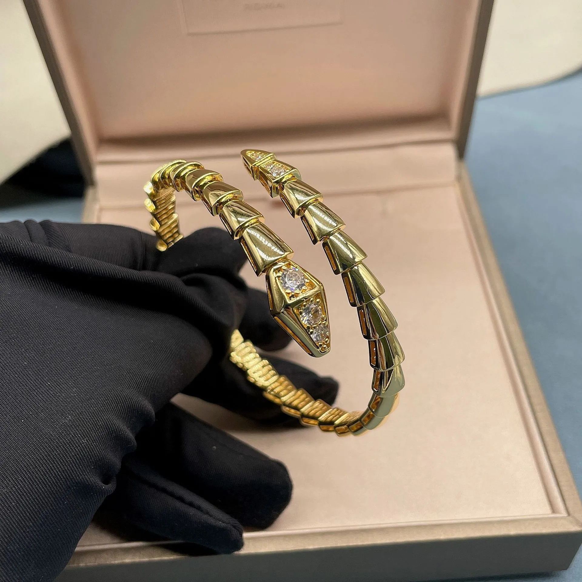 Roségouden slangenarmband vrouwelijk platina elastische volledige diamant armband net rode armband