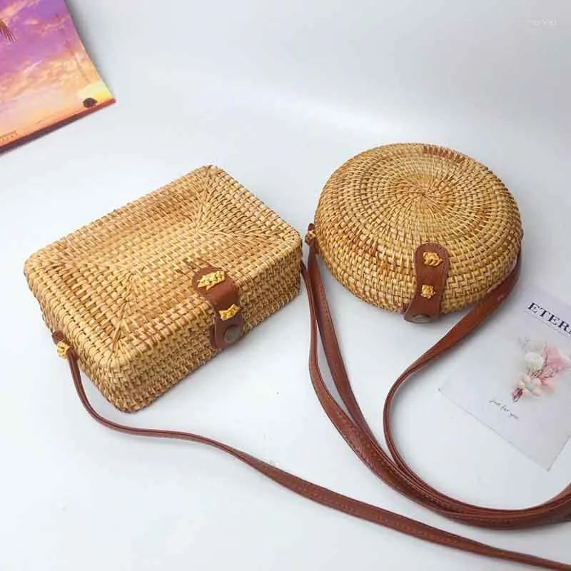 Bolsas de noite Bohemia Beach Verão Vintage Vintage Handmade Straw Small Bag Girls Circle Circle Rattan Bali ombro 2023 para mulheres