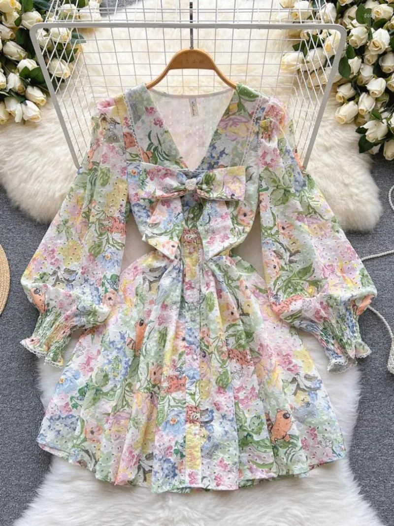 Robes décontractées français élégant imprimé fleuri fée robe 2023 été mode broderie fête Sexy col en v à manches longues a-ligne femmes