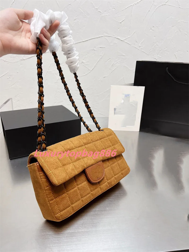 جديد أزياء المرأة تان حقائب الكتف مصمم براون Crossbody رسول رفرف حقيبة شعبية سيدة صغيرة حقائب السيدات مخلب المحافظ مع الأجهزة السوداء النسيج بلوري