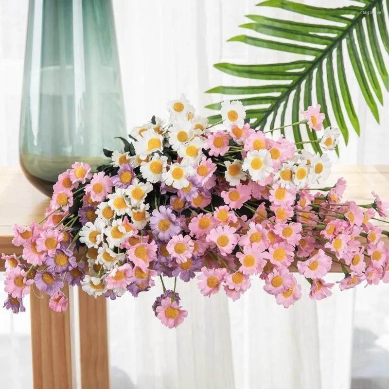 Kwiaty dekoracyjne Daisy Bouquet Symulacja Rośliny Fałszywe Marguerites Flower for Home Wedding Decor Flores Akcesoria