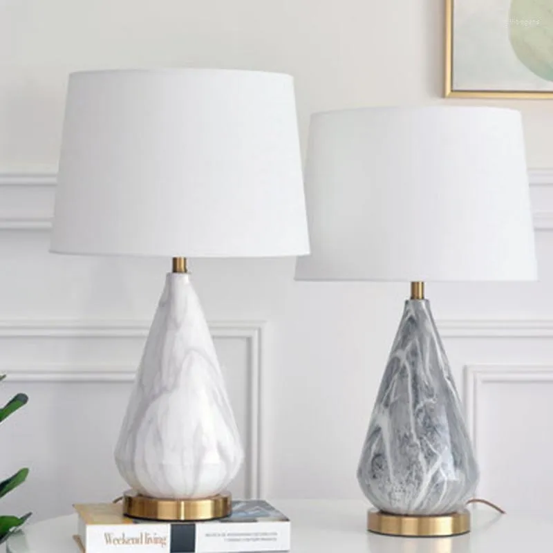 Tafellampen eenvoudige slaapkamer woonkamer decor keramisch imit marmeren metalen lamp Noordelijke moderne led E27 verlichting witte stoffen bureau armatuur