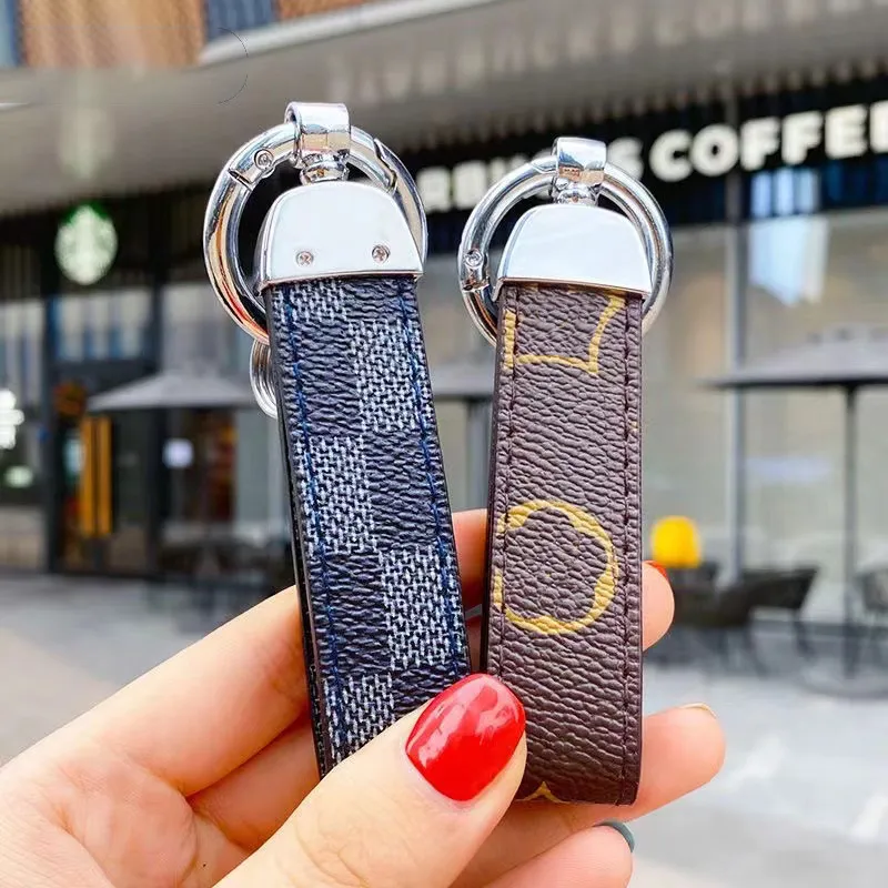 Fashion Designer Keychain Classic Exquisite Luxury Car Keyring Zinc Alloy Letter Unisex Lanyard Metal Small Jewelry