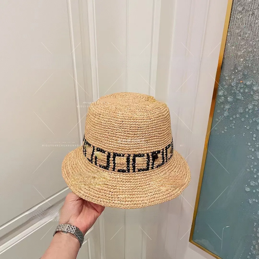 디자이너 Straw Bucket Hat Letters Spring and Summer New European and American Fashion 브랜드 짚 모자 여성 패션 우아한 버킷 캡