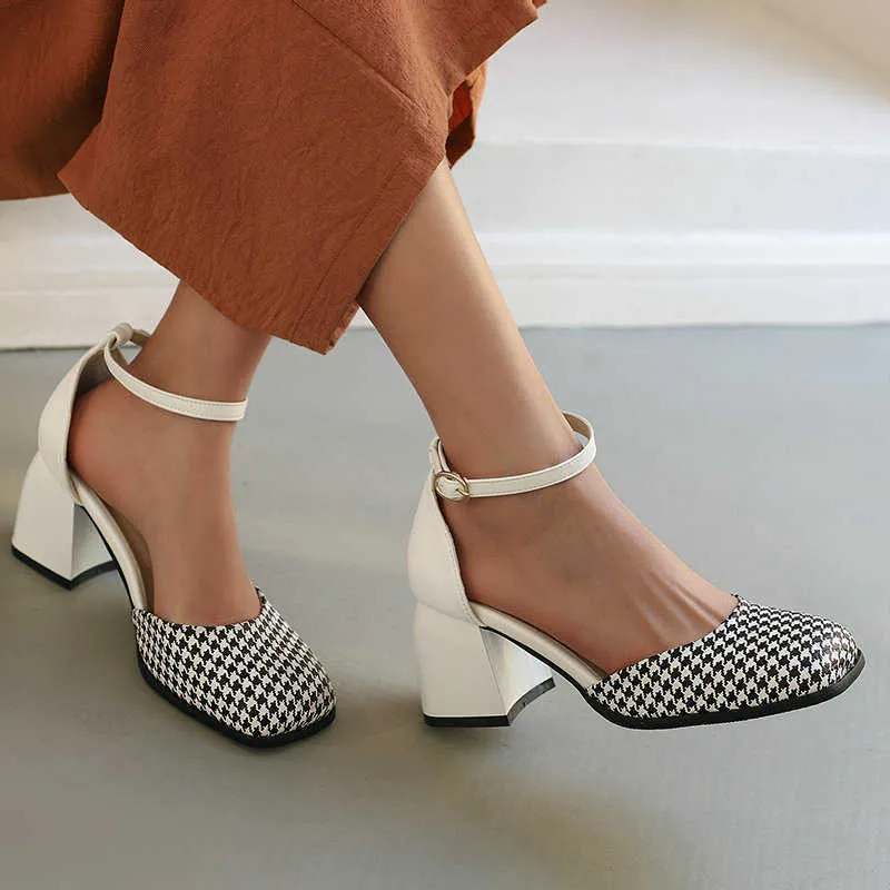 Groot formaat 33-50 Houndstooth plaid Checker Patroon Nieuwe trend Lady Dress Pumps Zomer Hoge hakkenschoenen Women White Heels Sandalen 0220