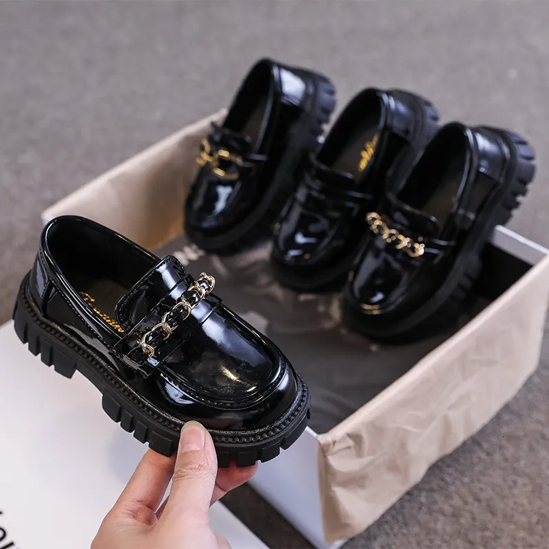 Tênis sapatos de princesa primavera mocassins pretos meninos de meninos de metal crianças moda casual pu com as crianças fofas Mary Janes 230217