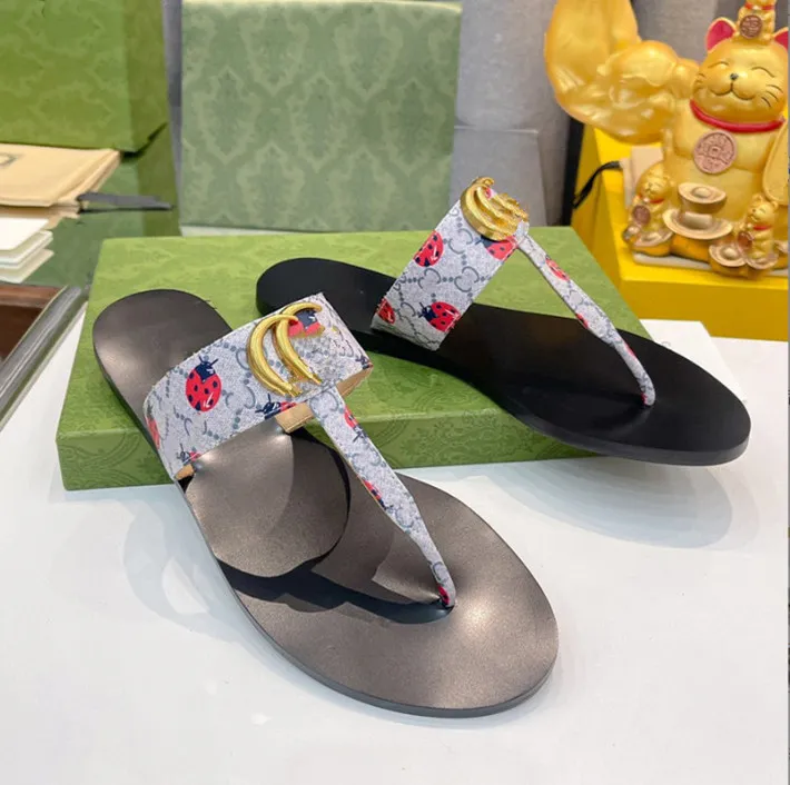 Lyx Desinger Tofflor Mode Druvor Rabatt Tunna Svarta Flip Flops Märke Sko Ladie Beige Sandaler Flip flogs kausal flip flop för kvinnor