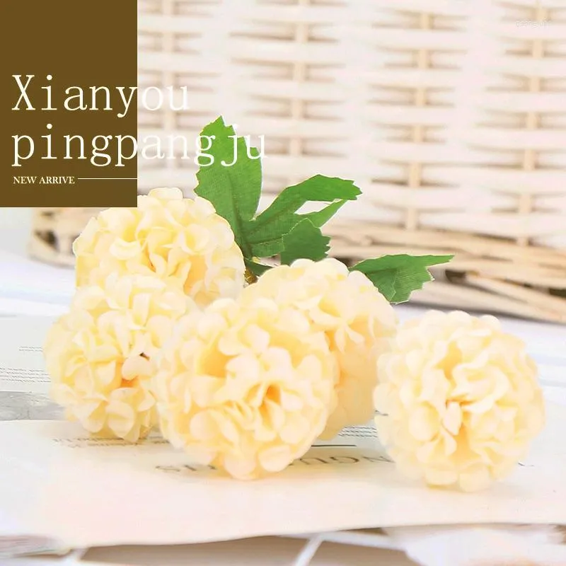 Decoratieve bloemen 5 hoofden kunstmatige madelief ballen bouquet zijde chrysanthemum tak huis bruiloft decoratie bloem arrangement accessoires