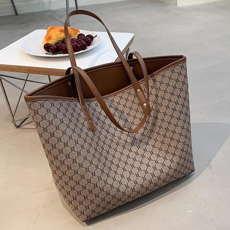 Kvällspåsar 2 PCSSet Luxury Designer High Capacity Tote Handväska för kvinnliga trender Märke randig shoppare axel shopping väska 230220