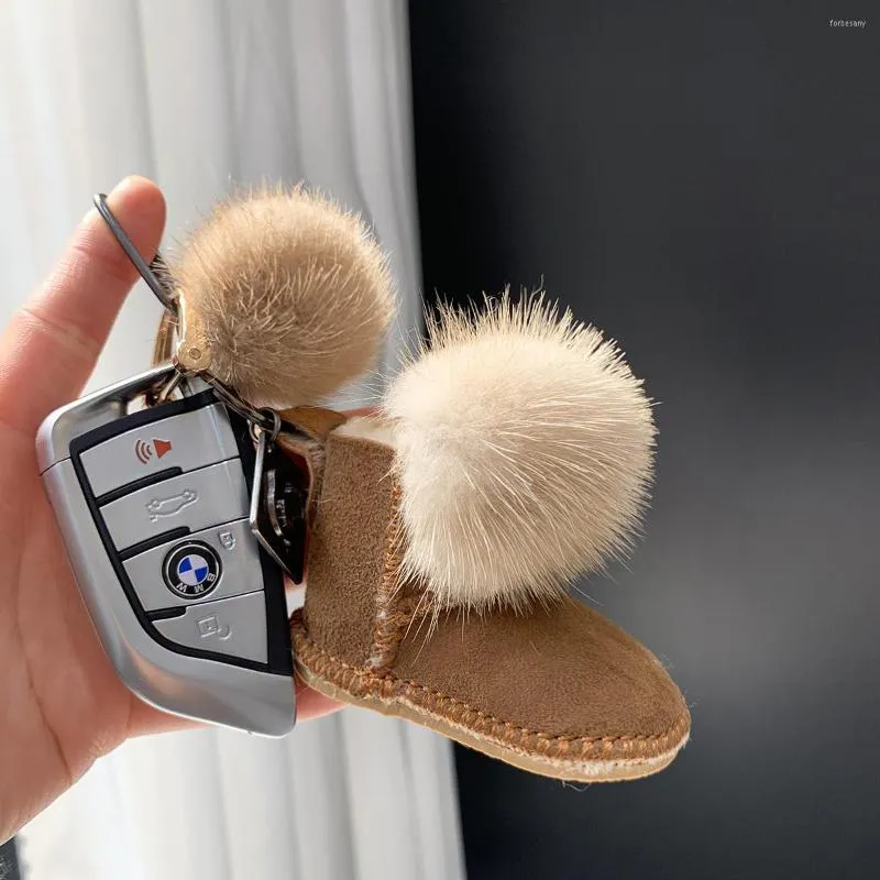 Keychains MPPM Luxury Fluffy Pompom äkta Real Leather Boot Shoe Keychain for Women Car Key Chain Bagpack Accessories Pendant