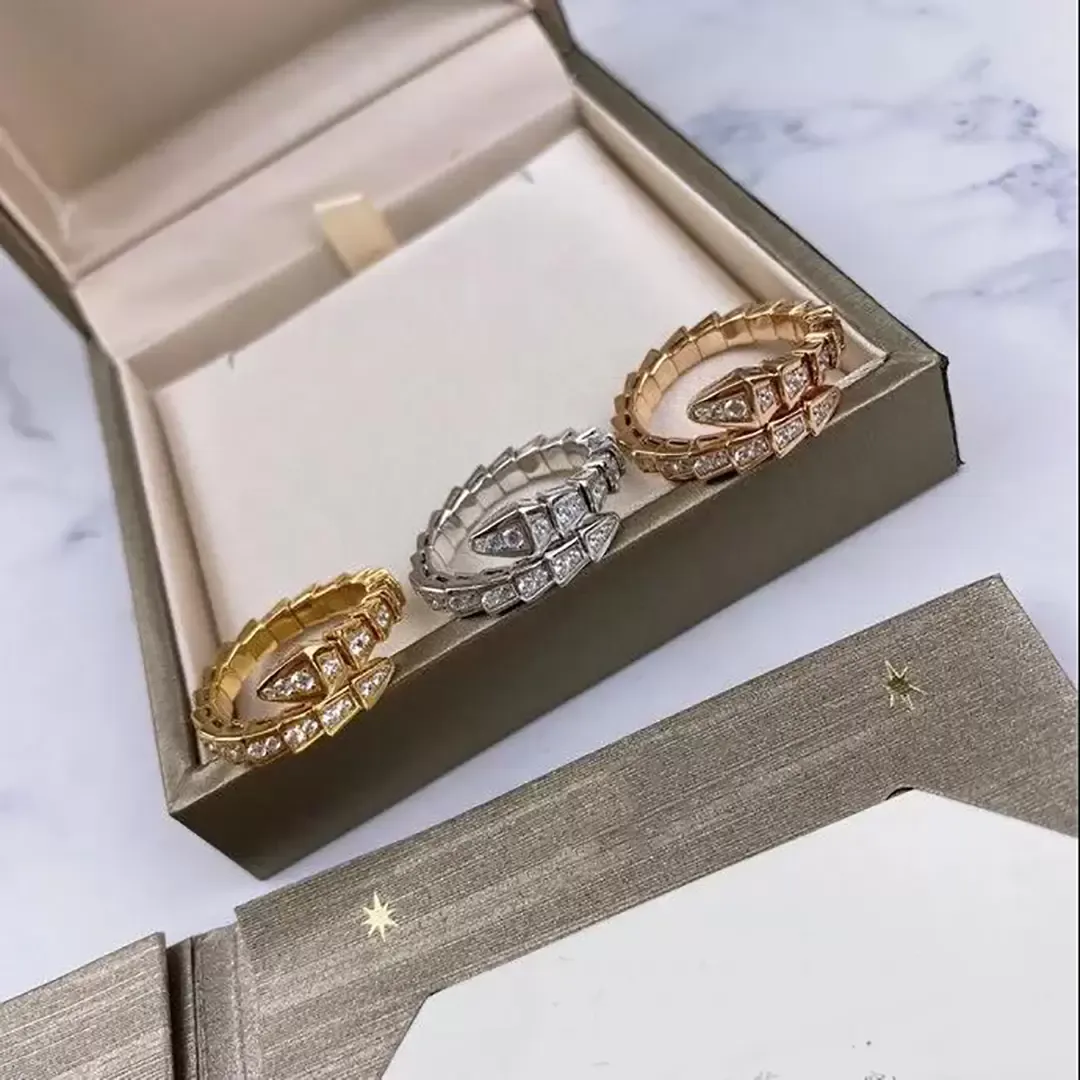 Paren met ringen voor mannen en vrouwen brede en smalle versie