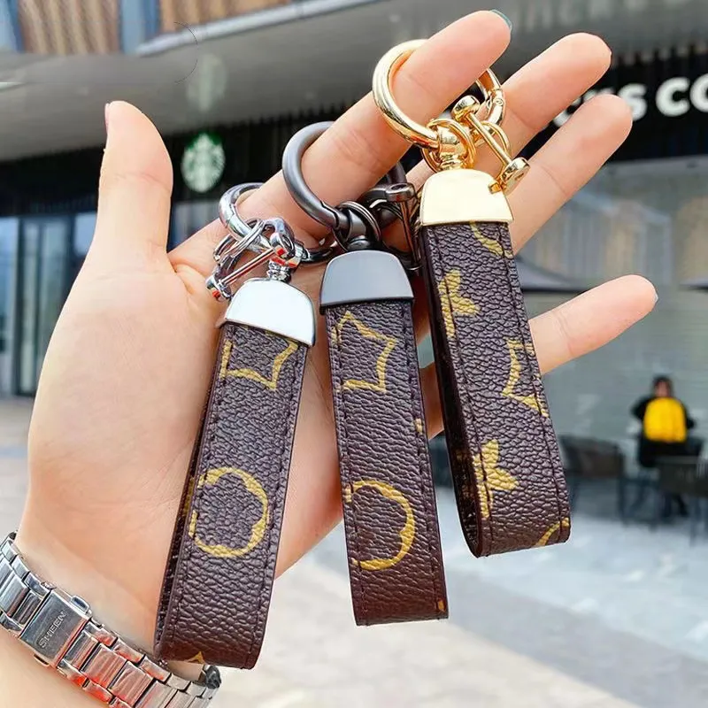 Fashion Designer Keychain Classic Exquisite Luxury Car Keyring Zinc Alloy Letter Unisex Lanyard Metal Small Jewelry