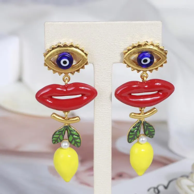 Dos Boucles d'oreilles Yeux d'ange vitrés peints à la main Lèvres rouges Personnalité de citron Pas de clips d'oreille percés