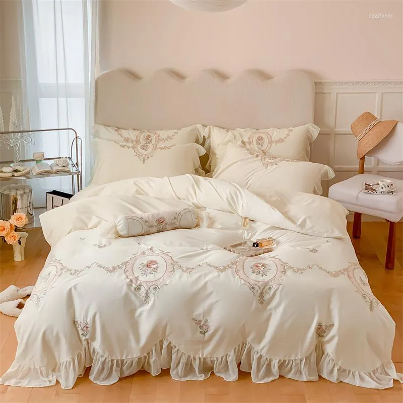 Bordado de cama French Rose French Rose 1000tc egípcio conjunto de casamento de algodão Ruffles Tampa de edreca de capa de lençol