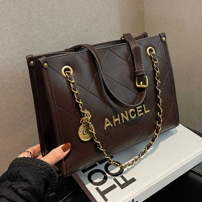 2024 New Designer Large Capacity Lingge Handbag with Stylish Fashion Pattern